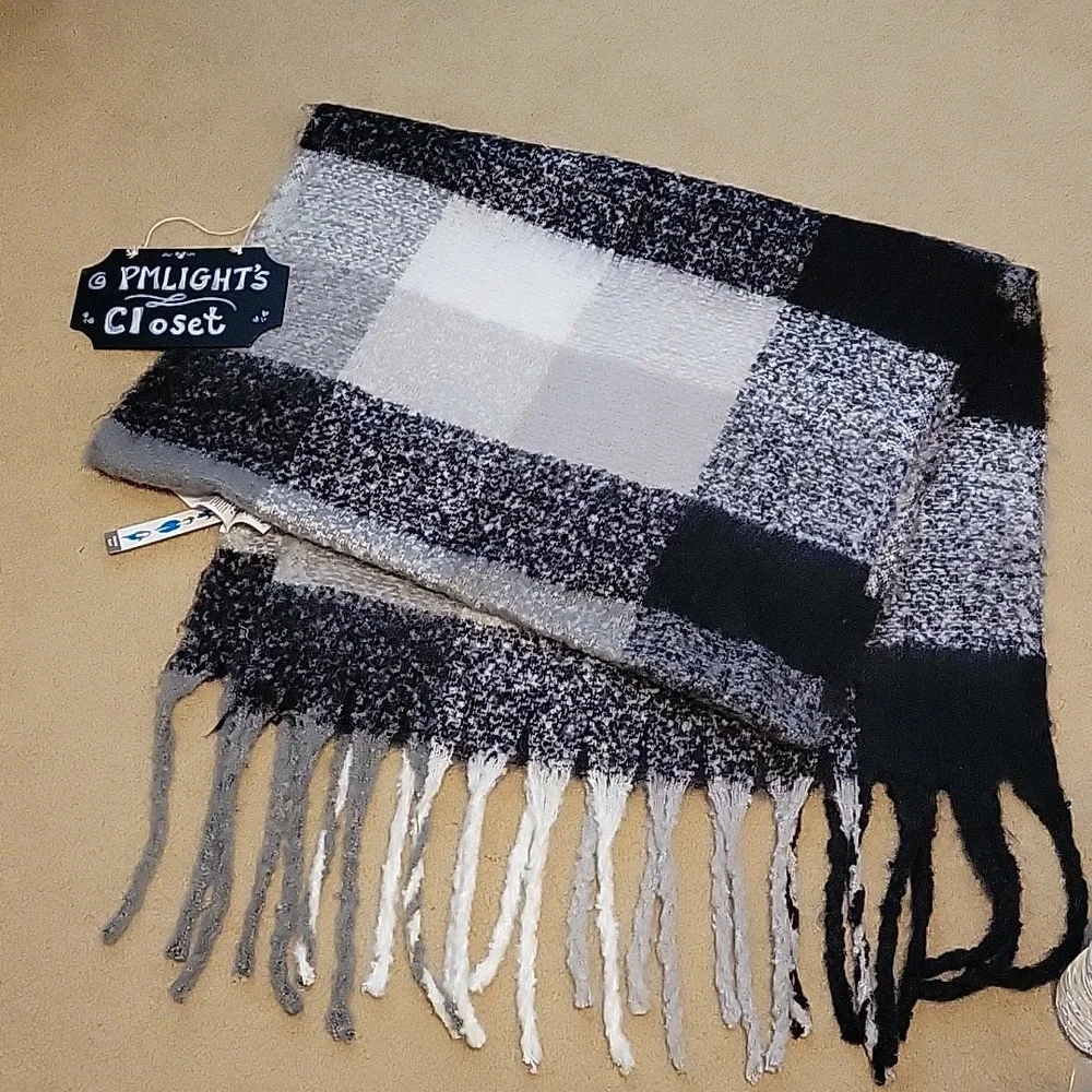 Time and Tru Blanket Scarf New Black White Gray Check Fringe